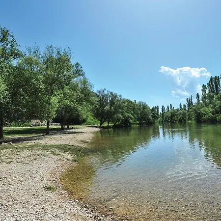 Holiday home 3 Bedroom In Katuni Rubici, Prpusa