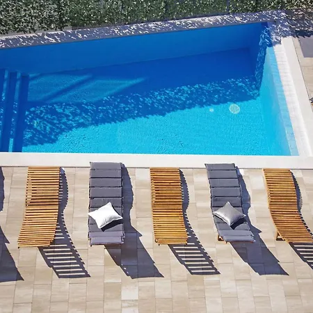 Semesterbostad Olive Hill